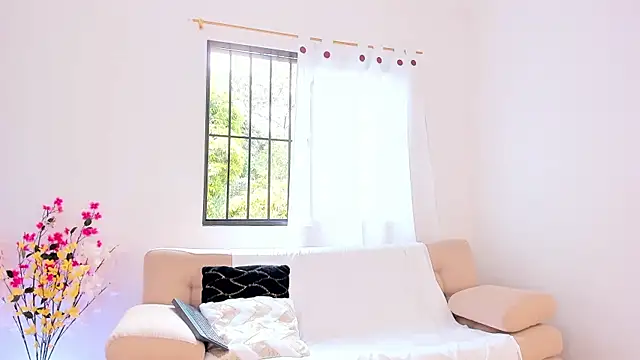 Alaia Ferrer  online show from 12, 10, 2025