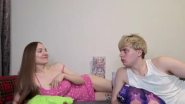 Emily and Ilumi online show from 18, 3, 2026