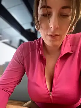 Snapshot of MommmyYummy chatting on 12, 5, 2026 MommmyYummy online show from 12, 5, 2026