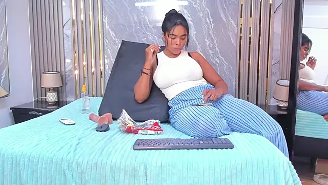 Snapshot of CiaraHarris chatting on 8, 2, 2025 CiaraHarris online show from 8, 2, 2025