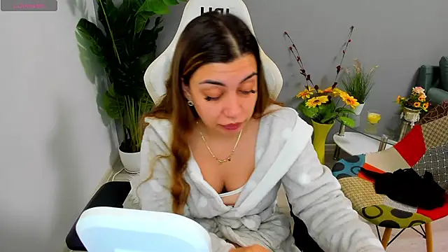 Snapshot of EveEvian chatting on 30, 4, 2026 EveEvian online show from 30, 4, 2026