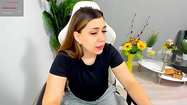 Snapshot of EveEvian chatting on 12, 5, 2026 EveEvian online show from 12, 5, 2026