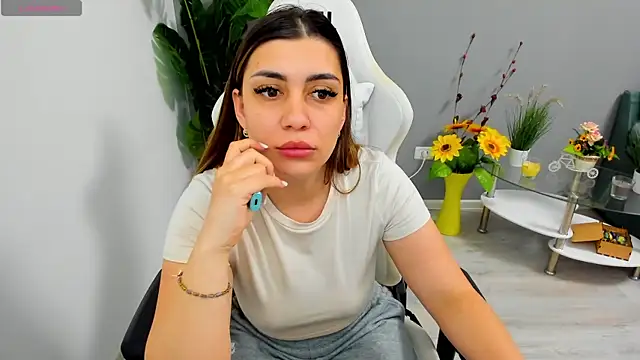 Snapshot of EveEvian chatting on 13, 5, 2026 EveEvian online show from 13, 5, 2026