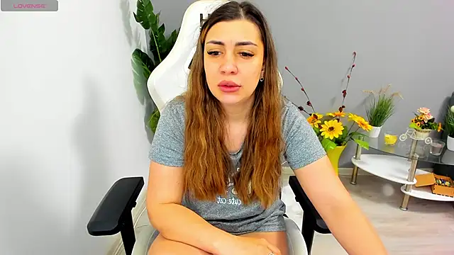 Snapshot of EveEvian chatting on 8, 6, 2026 EveEvian online show from 8, 6, 2026