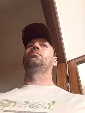 Snapshot of florin421 chatting on 15, 4, 2026 florin421 online show from 15, 4, 2026