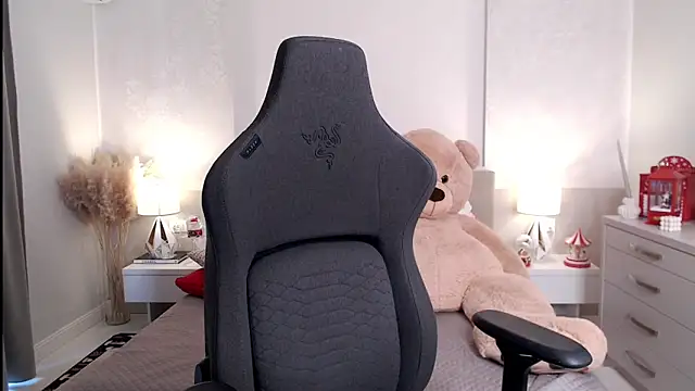 Smileyouarehere online show from 28, 1, 2025