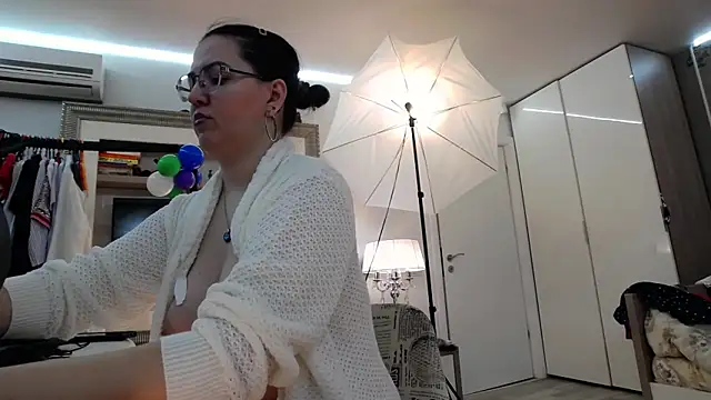 ILoveToFeelU online show from 23, 2, 2025