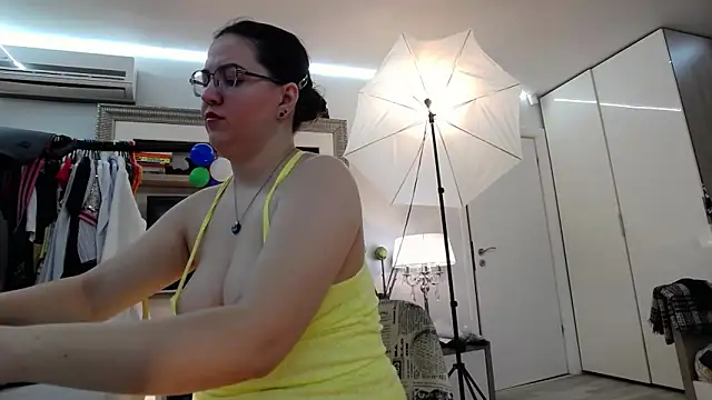 ILoveToFeelU online show from 4, 3, 2025