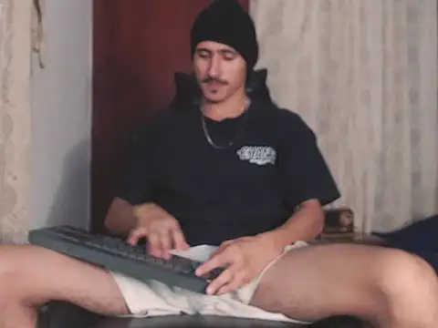 Snapshot of HomeAloneK chatting on 10, 10, 2025 HomeAloneK online show from 10, 10, 2025