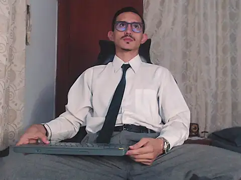 Snapshot of HomeAloneK chatting on 21, 10, 2025 HomeAloneK online show from 21, 10, 2025