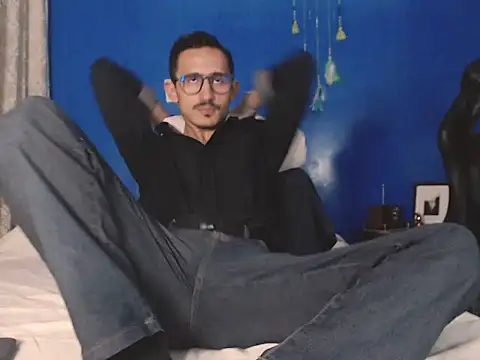 Snapshot of HomeAloneK chatting on 26, 10, 2025 HomeAloneK online show from 26, 10, 2025