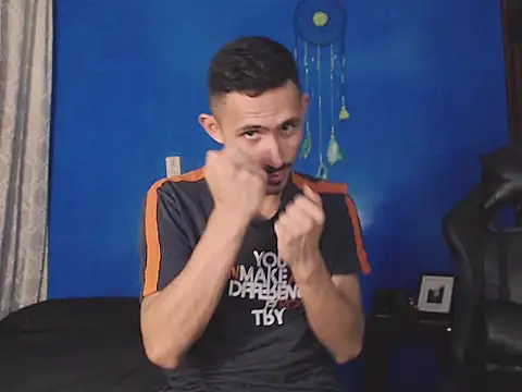 Snapshot of HomeAloneK chatting on 4, 11, 2025 HomeAloneK online show from 4, 11, 2025