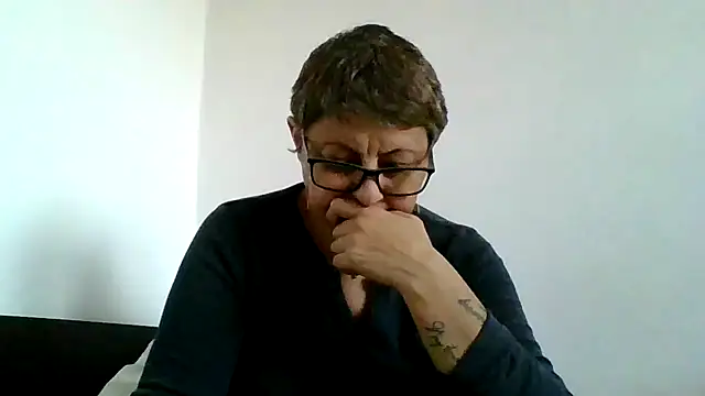 roseblak42 online show from 3, 11, 2025