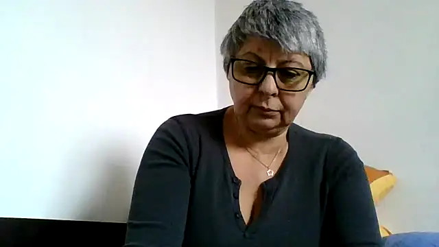 roseblak42 online show from 16, 2, 2026