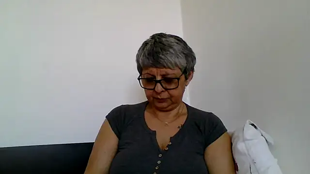 roseblak42 online show from 7, 4, 2026