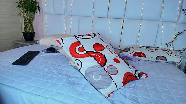 kiana cream online show from 24, 1, 2025