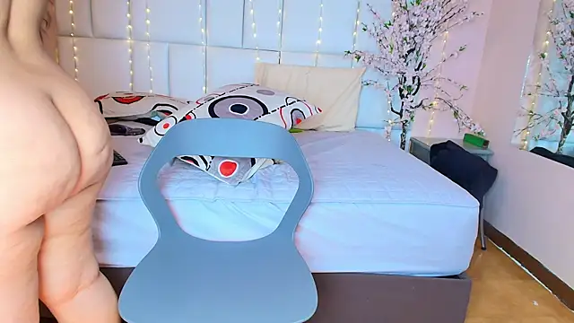kiana cream online show from 2, 2, 2025