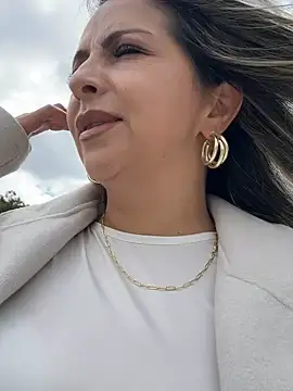  Abril-Office1 online show from 2, 1, 2025