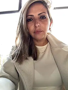  Abril-Office1 online show from 31, 1, 2025