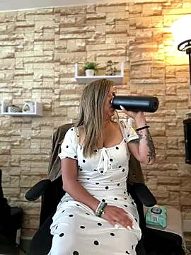  Abril-Office1 online show from 17, 10, 2025