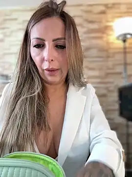 Snapshot of _Abril-Office1 chatting on 8, 4, 2026 Abril-Office1 online show from 8, 4, 2026