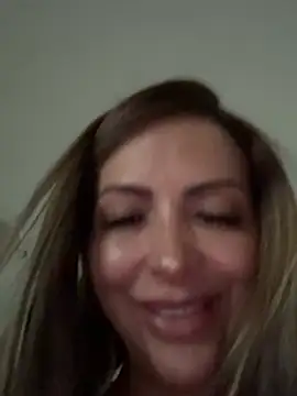 Snapshot of _Abril-Office1 chatting on 9, 4, 2026 Abril-Office1 online show from 9, 4, 2026