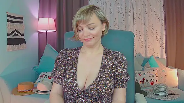 Snapshot of NandiSmile chatting on 28, 2, 2025 NandiSmile online show from 28, 2, 2025