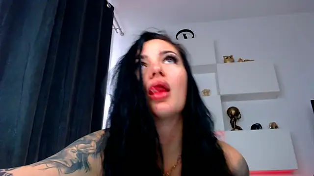 arianatattoos online show from 18, 10, 2025