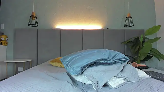 LiaVelez online show from 15, 3, 2025