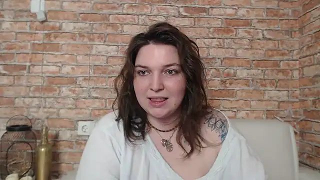 Amelia Kiss  online show from 4, 2, 2025