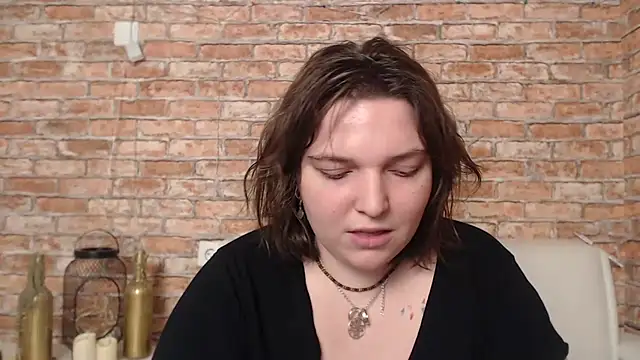 Amelia Kiss  online show from 13, 2, 2025