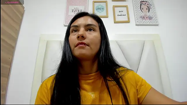 atilanadiaz7 online show from 21, 4, 2026