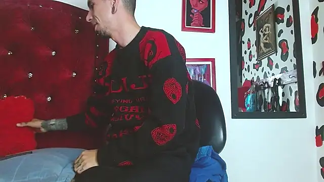 Snapshot of Aaron_BigDickxxx chatting on 20, 12, 2024 Aaron BigDickxxx online show from 20, 12, 2024