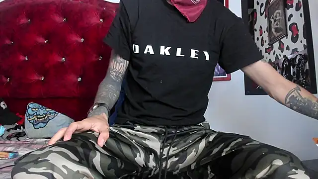 Snapshot of Aaron_BigDickxxx chatting on 16, 1, 2025 Aaron BigDickxxx online show from 16, 1, 2025