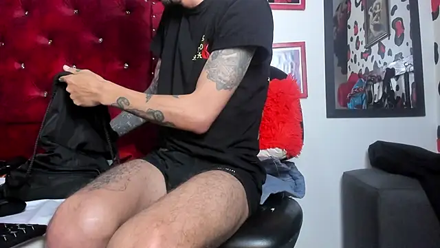 Snapshot of Aaron_BigDickxxx chatting on 28, 1, 2025 Aaron BigDickxxx online show from 28, 1, 2025