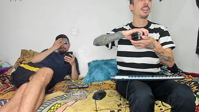 Aaron BigDickxxx online show from 31, 3, 2026