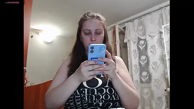 Sakura Green online show from 2, 12, 2025