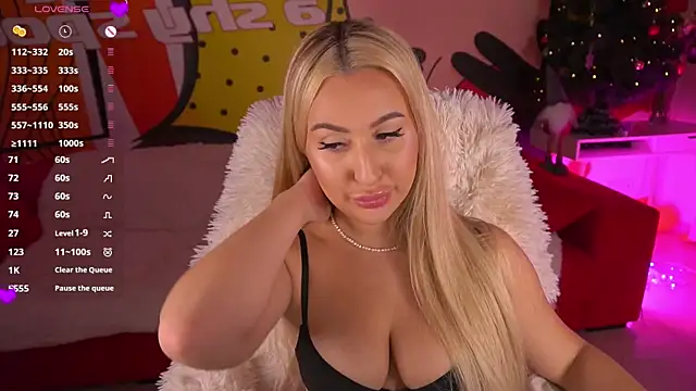 Snapshot of LiaBrazzerr chatting on 19, 12, 2025 LiaBrazzerr online show from 19, 12, 2025