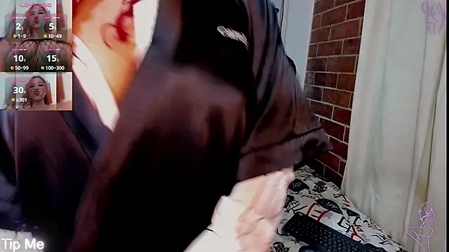 kyliejenner hot online show from 26, 10, 2025