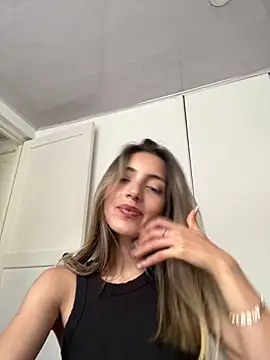 Snapshot of IsadoraGalle_ chatting on 24, 4, 2026 IsadoraGalle online show from 24, 4, 2026