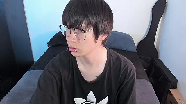 Aventure Twinks online show from 14, 4, 2026