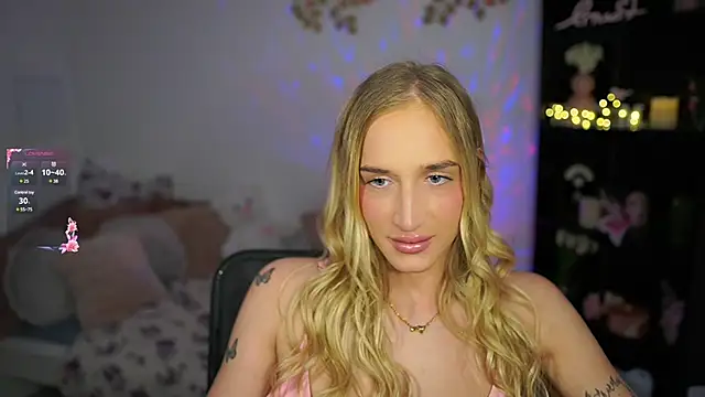 Nicolette  Shea  online show from 27, 1, 2025