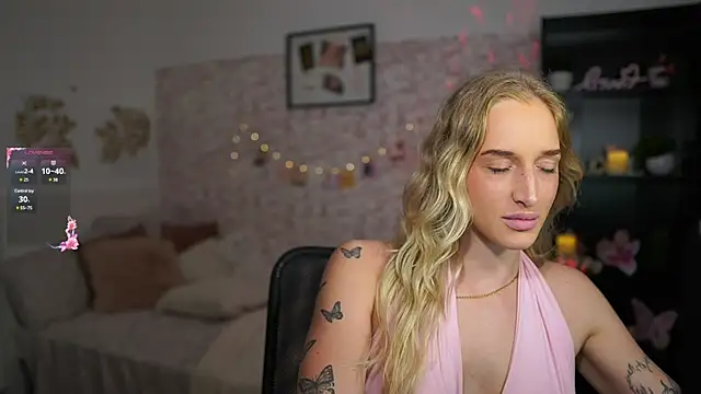 Nicolette  Shea  online show from 17, 3, 2025