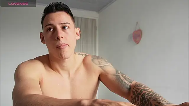 Snapshot of Muscle_King_Cum chatting on 18, 4, 2026 Muscle King Cum online show from 18, 4, 2026