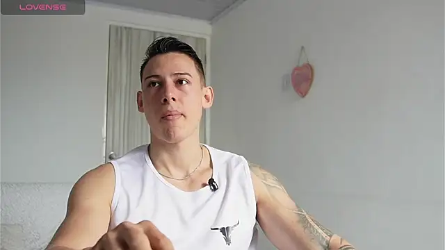 Snapshot of Muscle_King_Cum chatting on 28, 4, 2026 Muscle King Cum online show from 28, 4, 2026