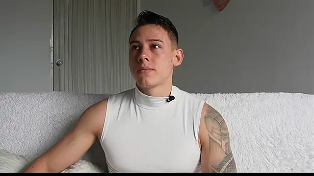Snapshot of Muscle_King_Cum chatting on 11, 5, 2026 Muscle King Cum online show from 11, 5, 2026