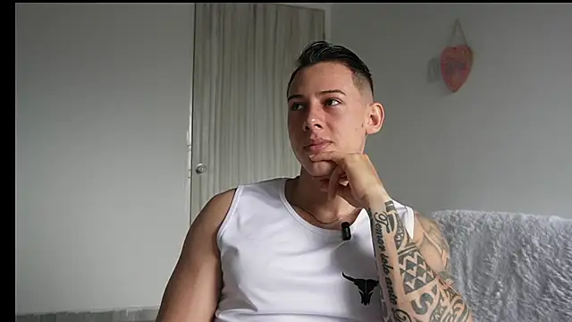 Snapshot of Muscle_King_Cum chatting on 13, 5, 2026 Muscle King Cum online show from 13, 5, 2026