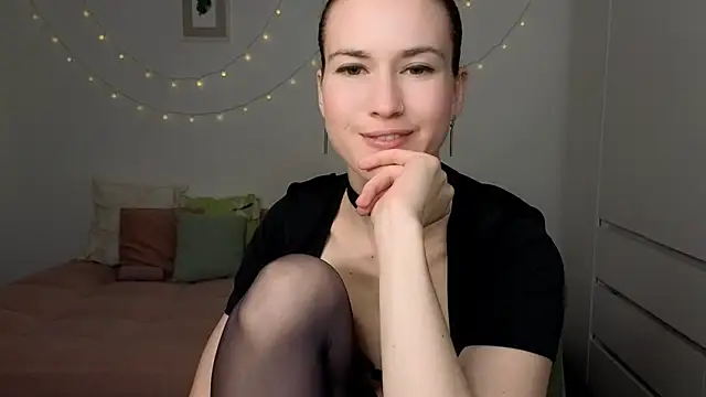 Snapshot of AliciaNewell chatting on 18, 4, 2026 AliciaNewell online show from 18, 4, 2026