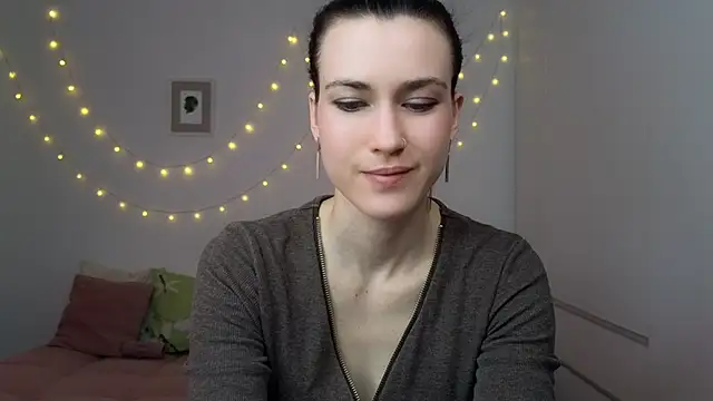 Snapshot of AliciaNewell chatting on 6, 6, 2026 AliciaNewell online show from 6, 6, 2026
