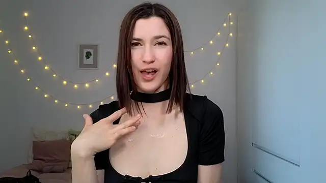 Snapshot of AliciaNewell chatting on 8, 6, 2026 AliciaNewell online show from 8, 6, 2026